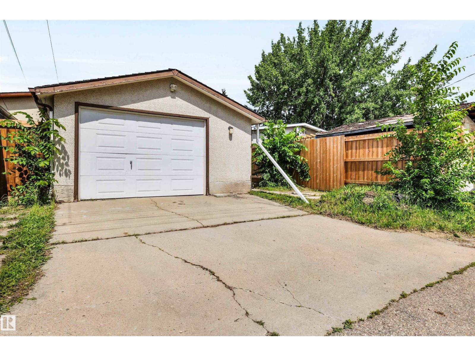 11611 137 AV NW