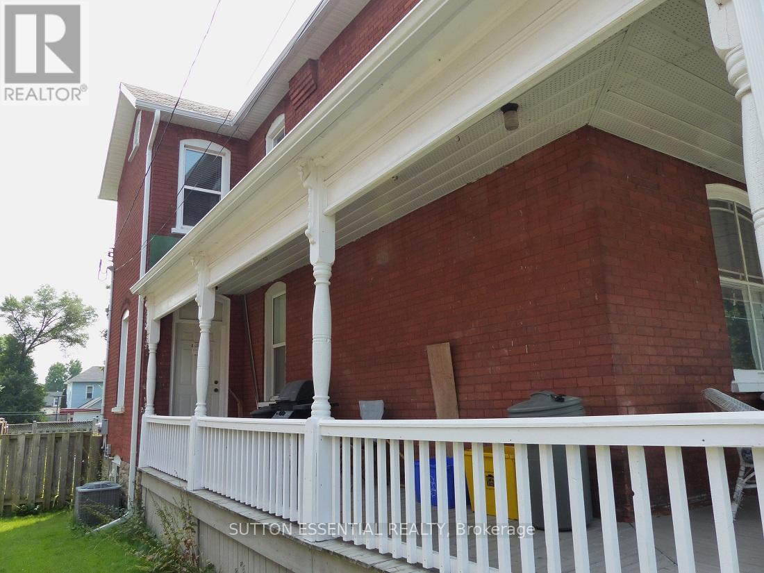 71 RUSSELL STREET E