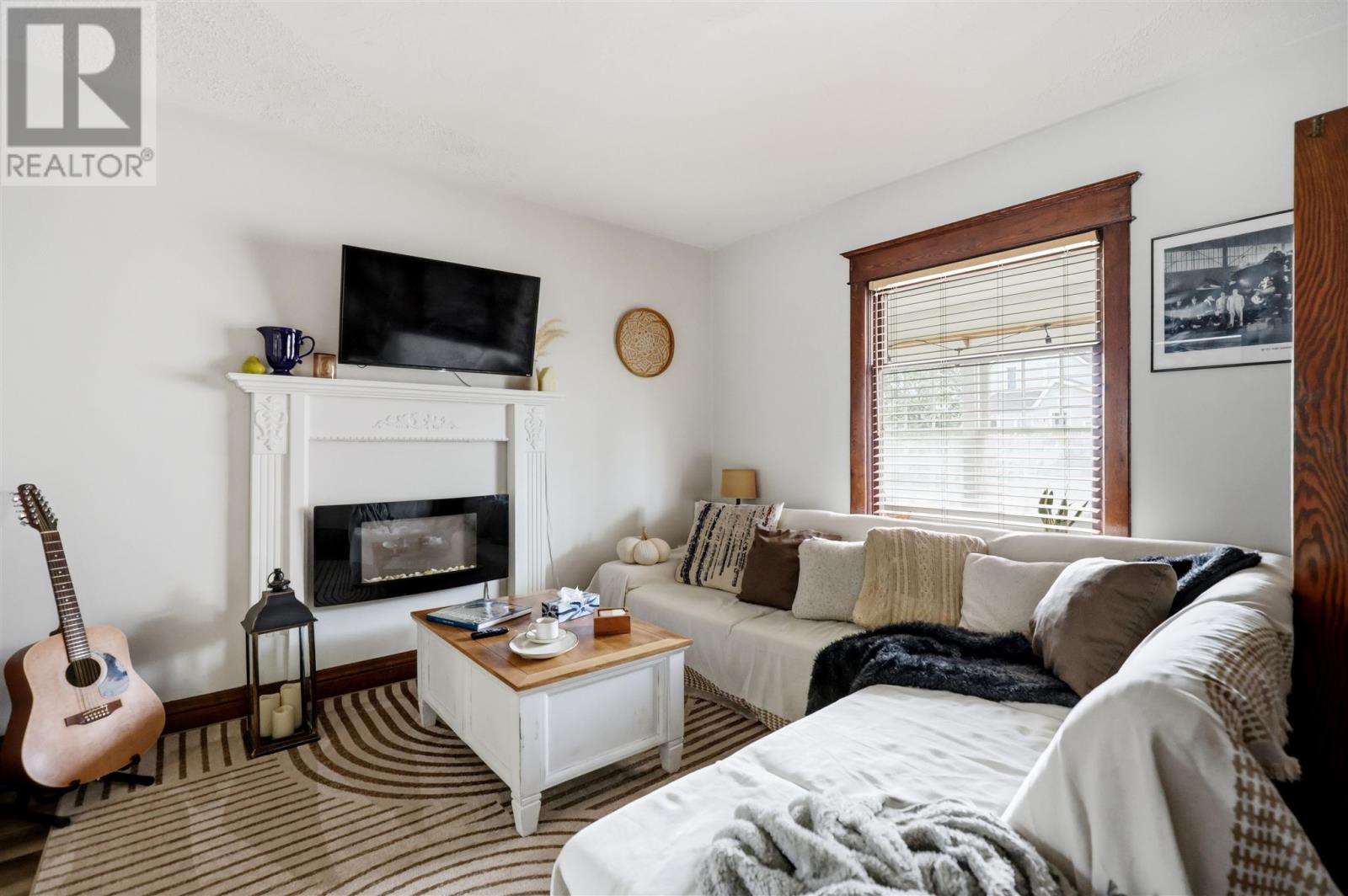 345 Wilson ST - Photo 4
