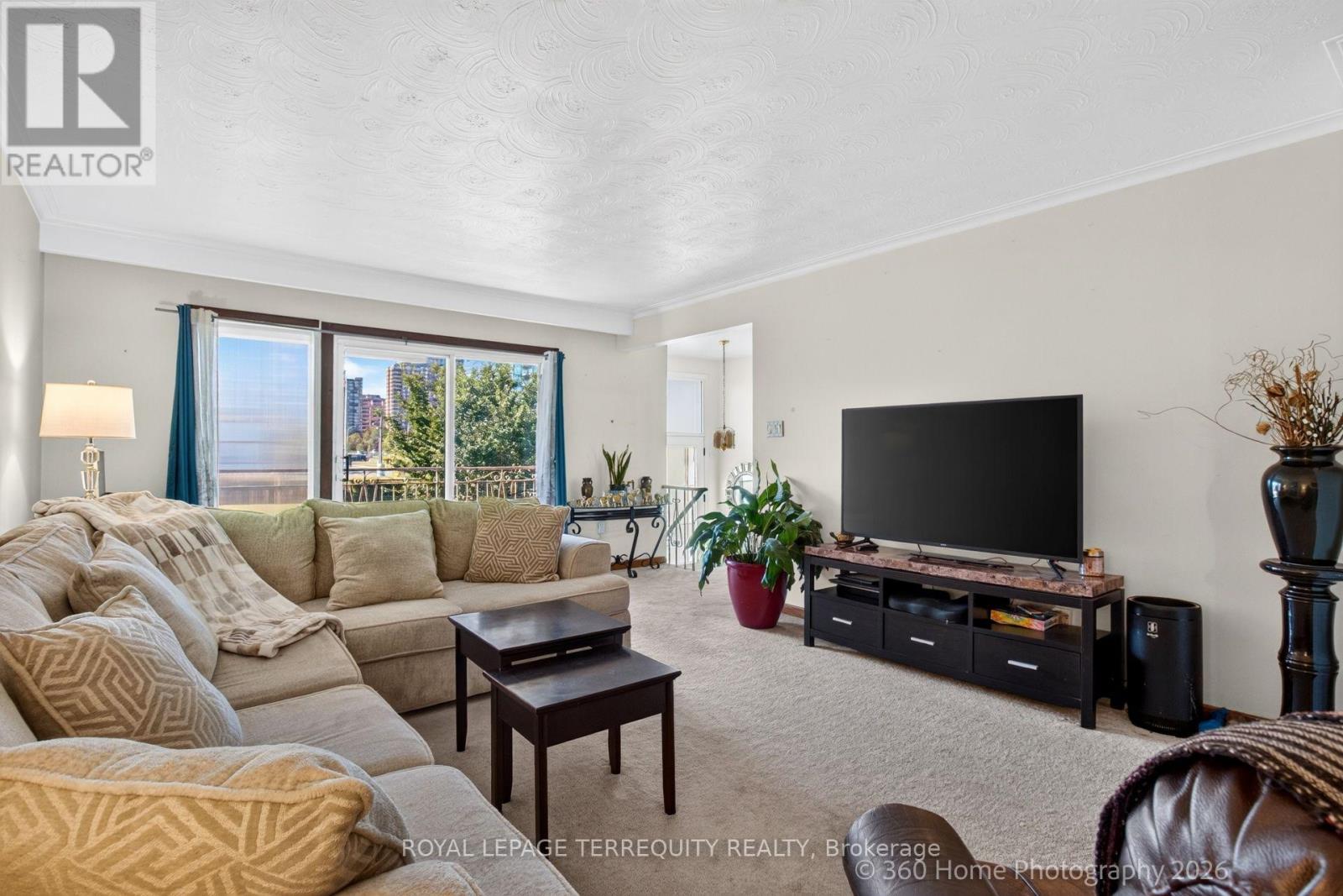 88 CENTRAL PARKWAY W