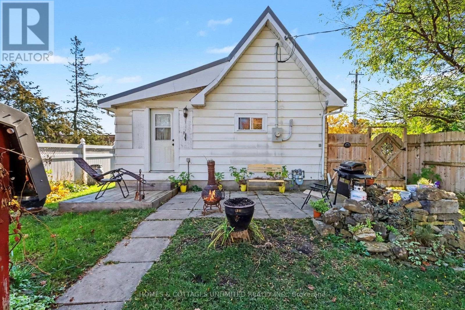 313 COUNTRY STREET