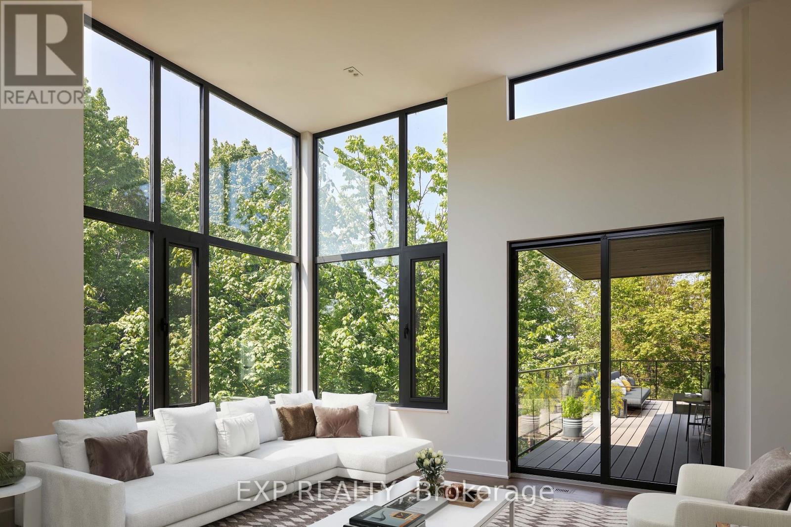32 CLOVELLY ROAD