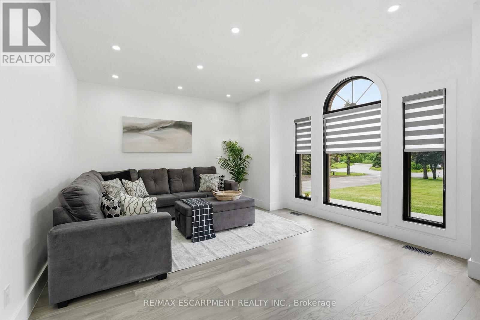 2 CURRIE DRIVE