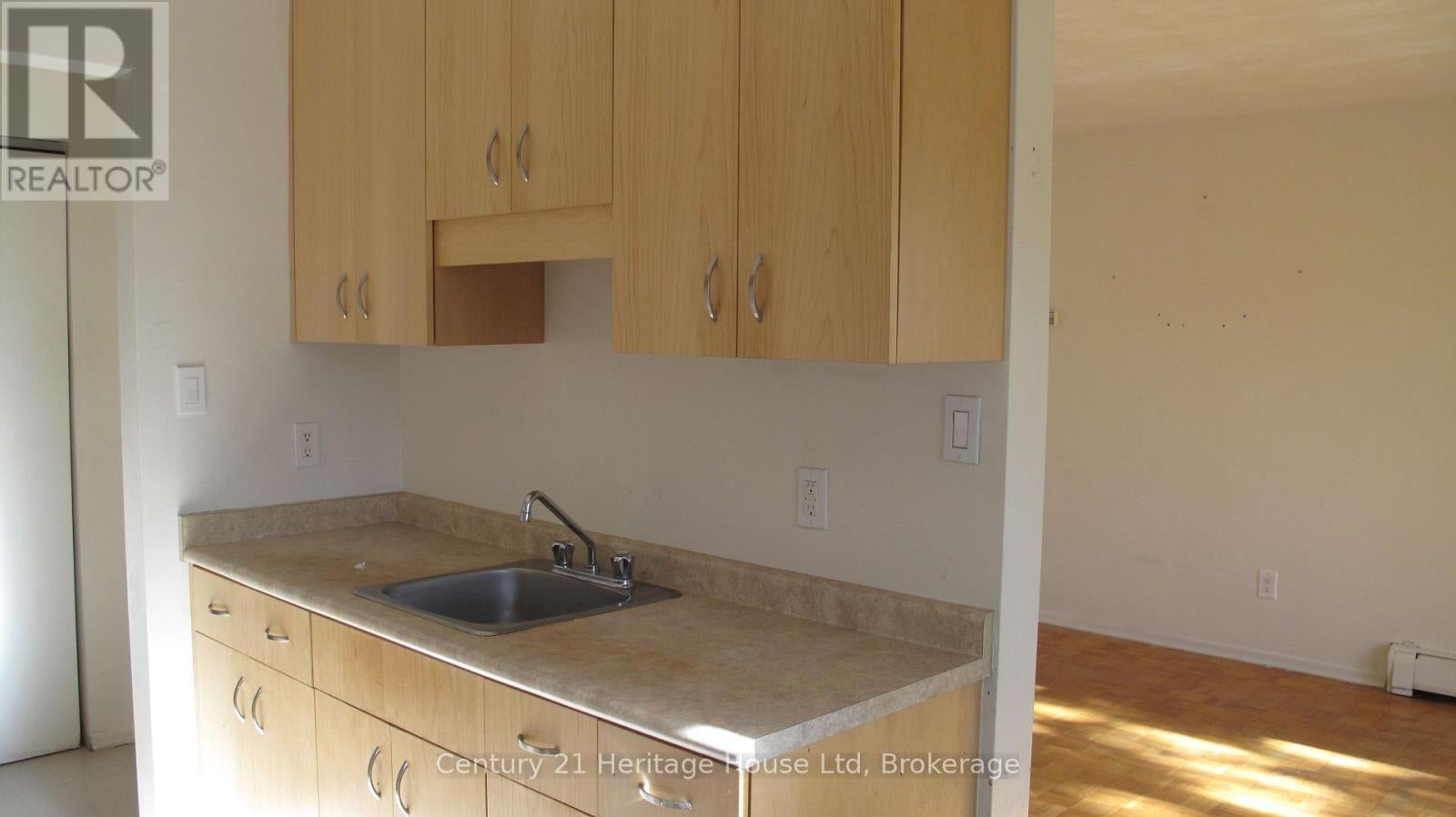 #9 - 16 BRANT AVENUE