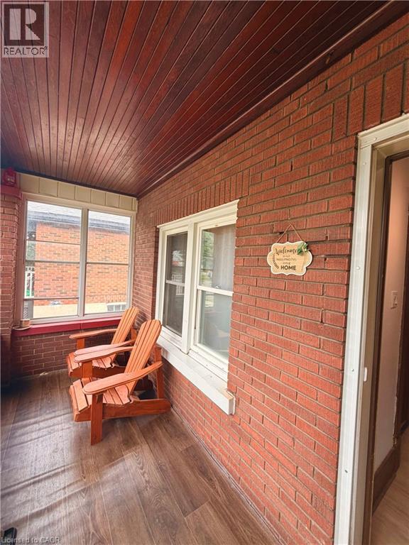 202 COLBORNE Street W