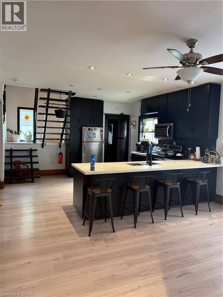 202 COLBORNE Street W