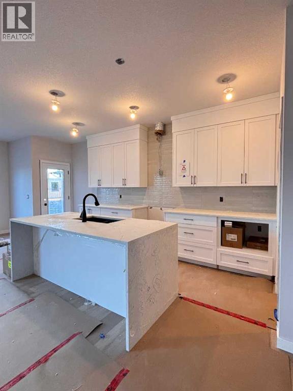 147 Vantage Crescent SW