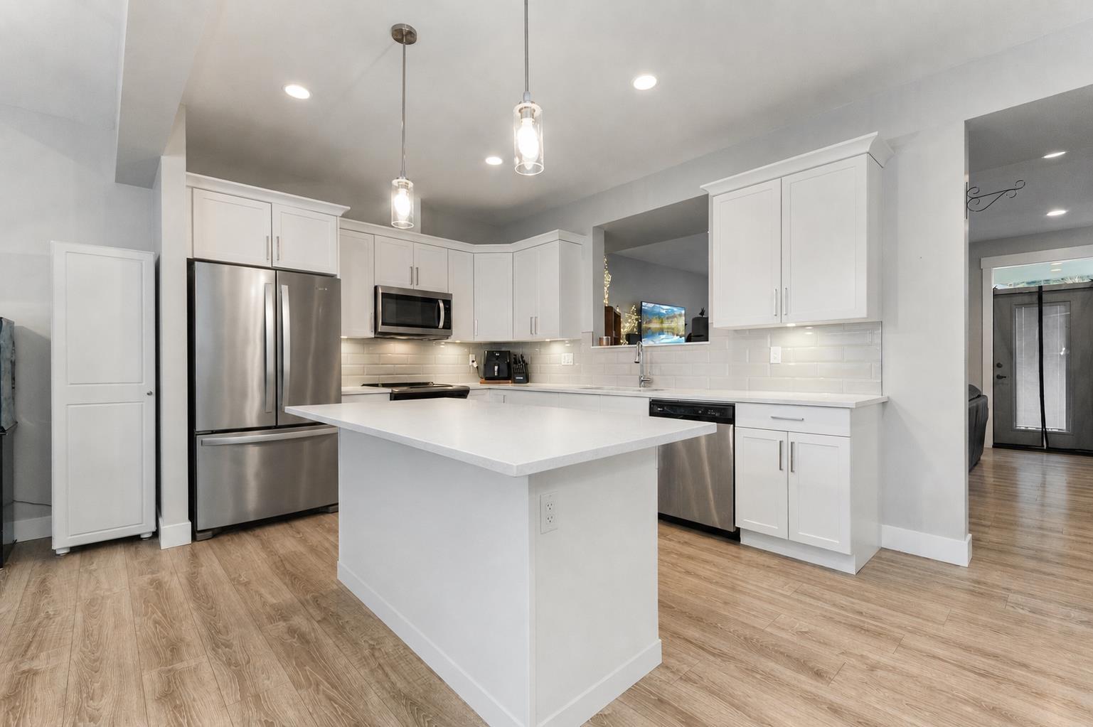 7 386 PINE AVENUE, Harrison Hot Springs