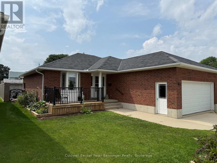 Photo 1 of 48 — 636 22ND AVENUE, Hanover, ON N4N 3W7