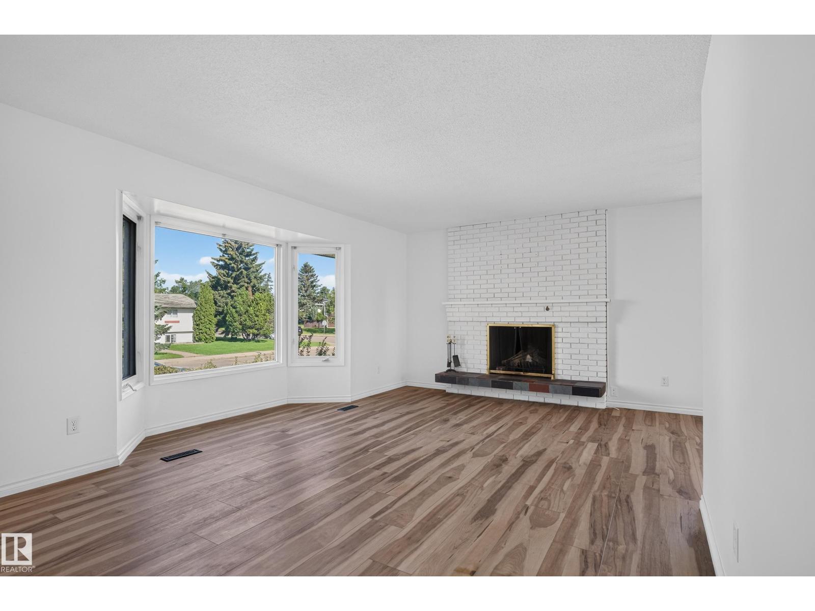 13903 87 ST NW