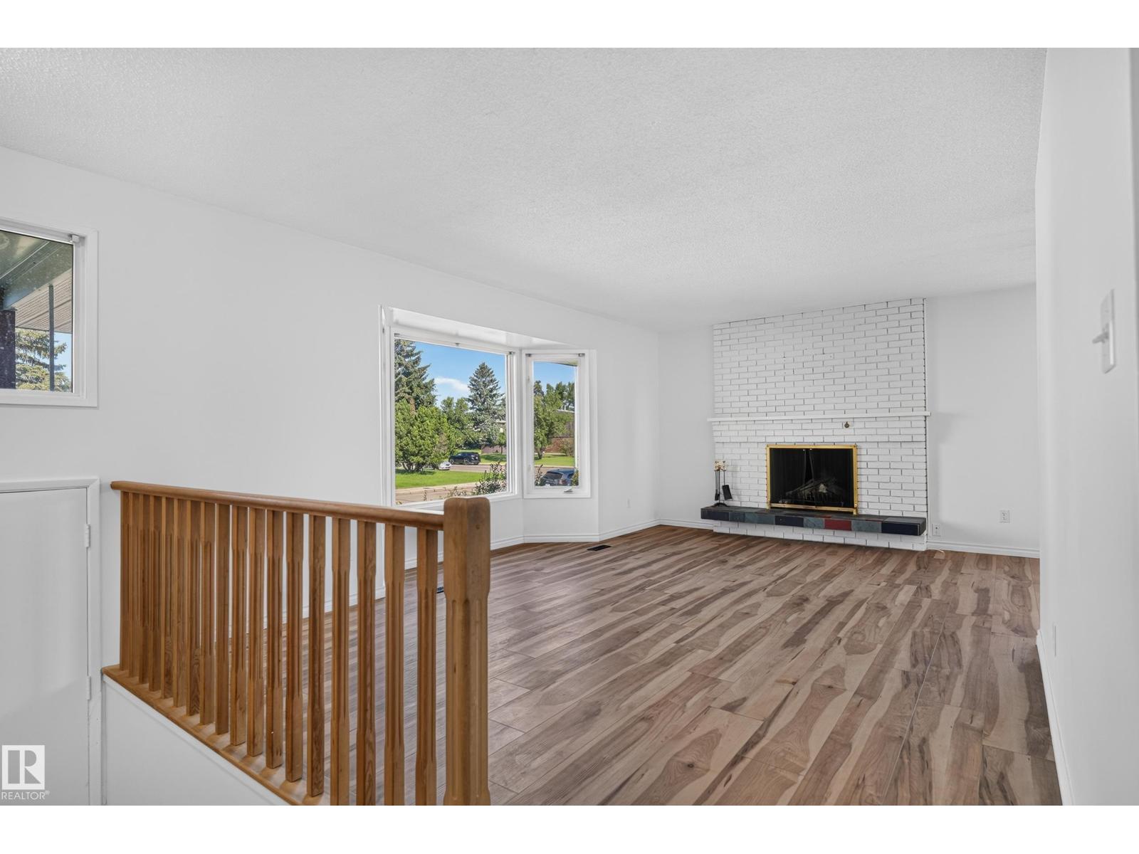 13903 87 ST NW