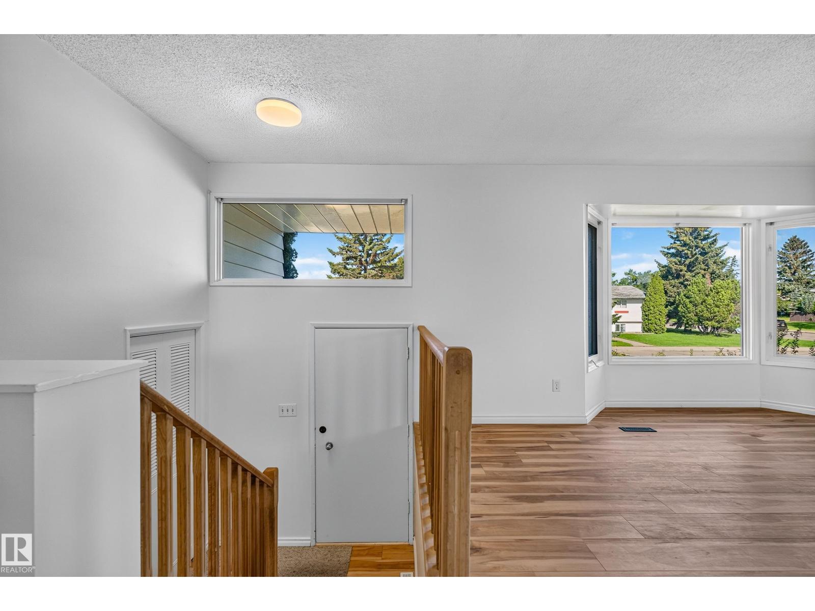 13903 87 ST NW