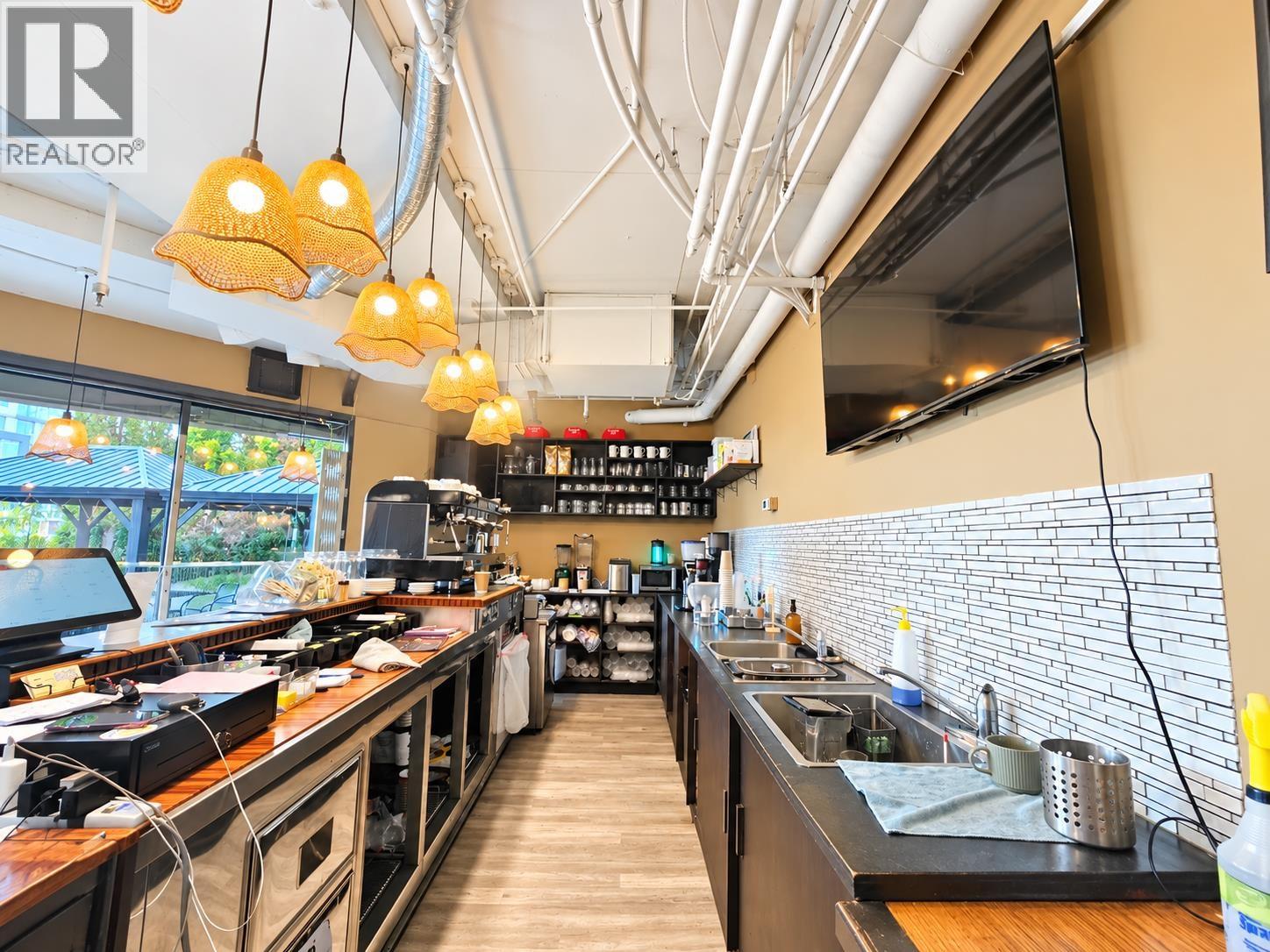 101 3701 HASTINGS STREET
