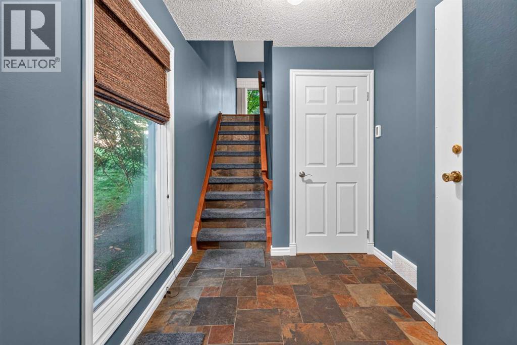 135 Point Drive NW