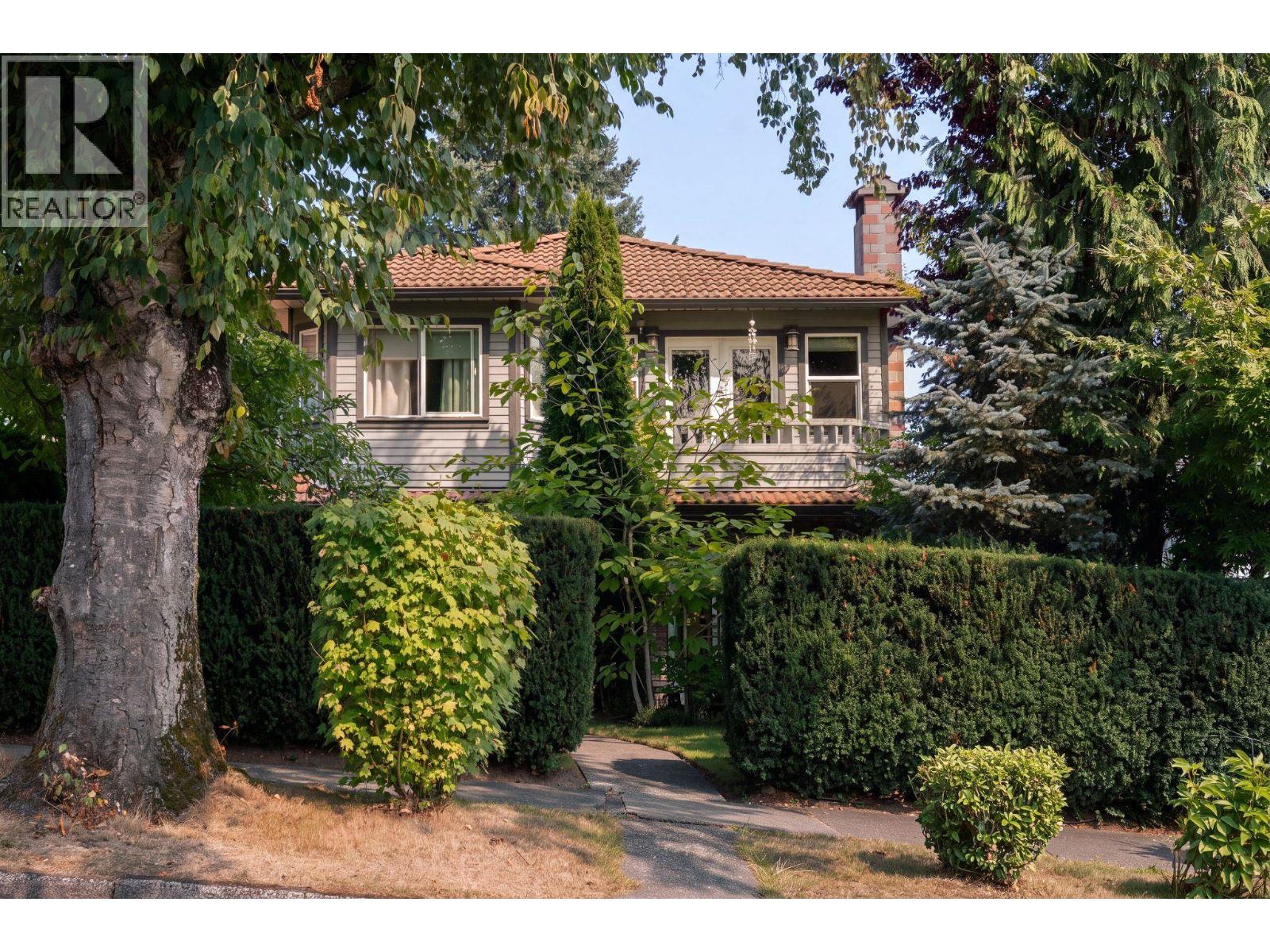 2183 NAPIER STREET