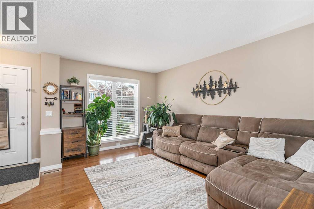 240 Elgin Meadows Gardens SE