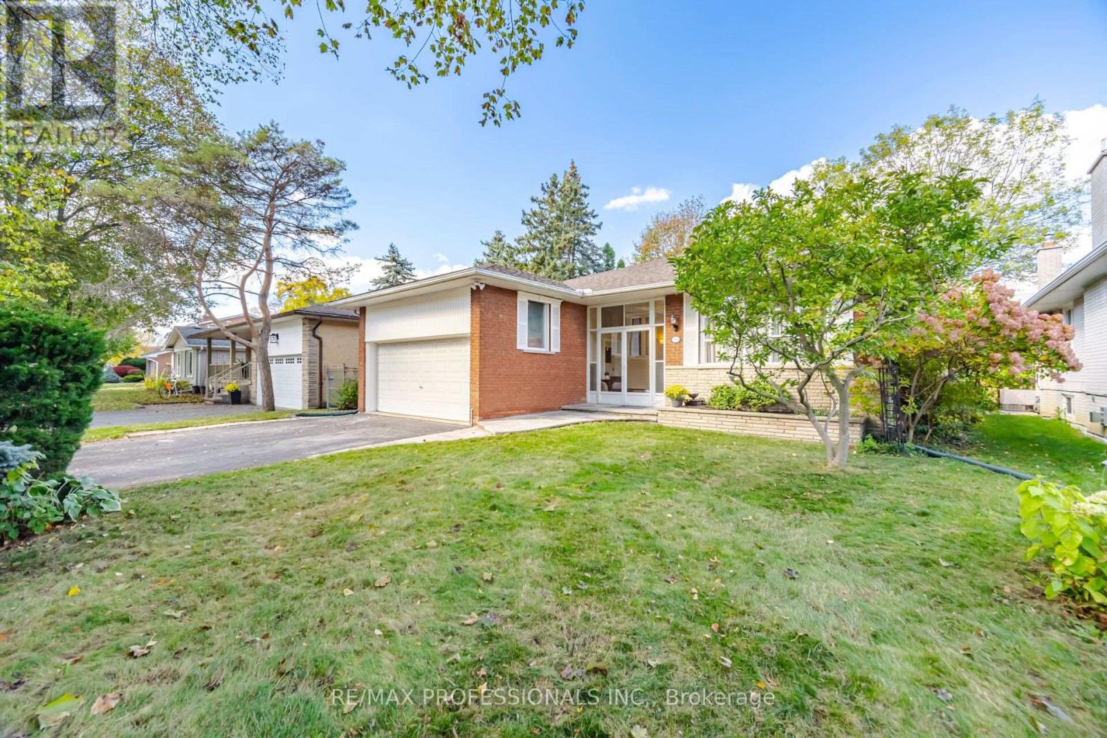 14 STRATHDEE DRIVE