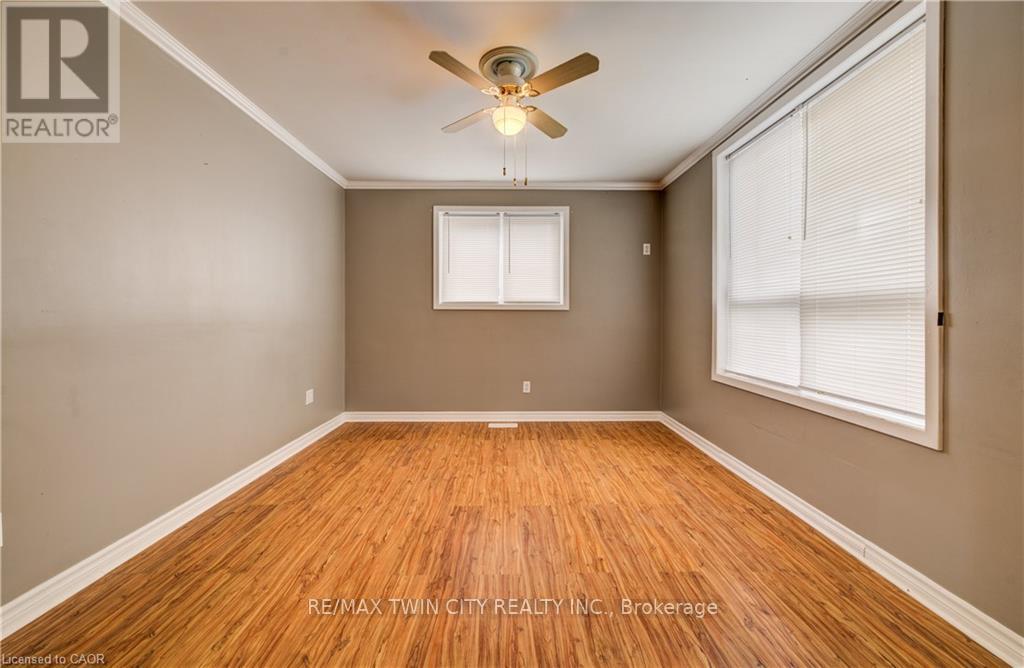 698 KING STREET W