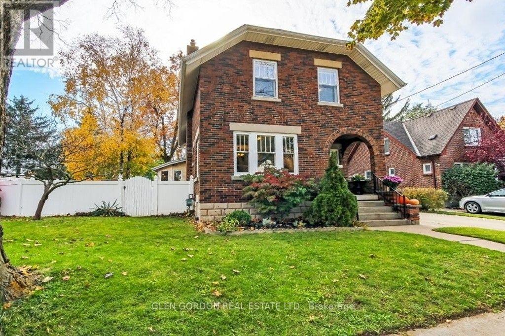 15 BEATTIE AVENUE