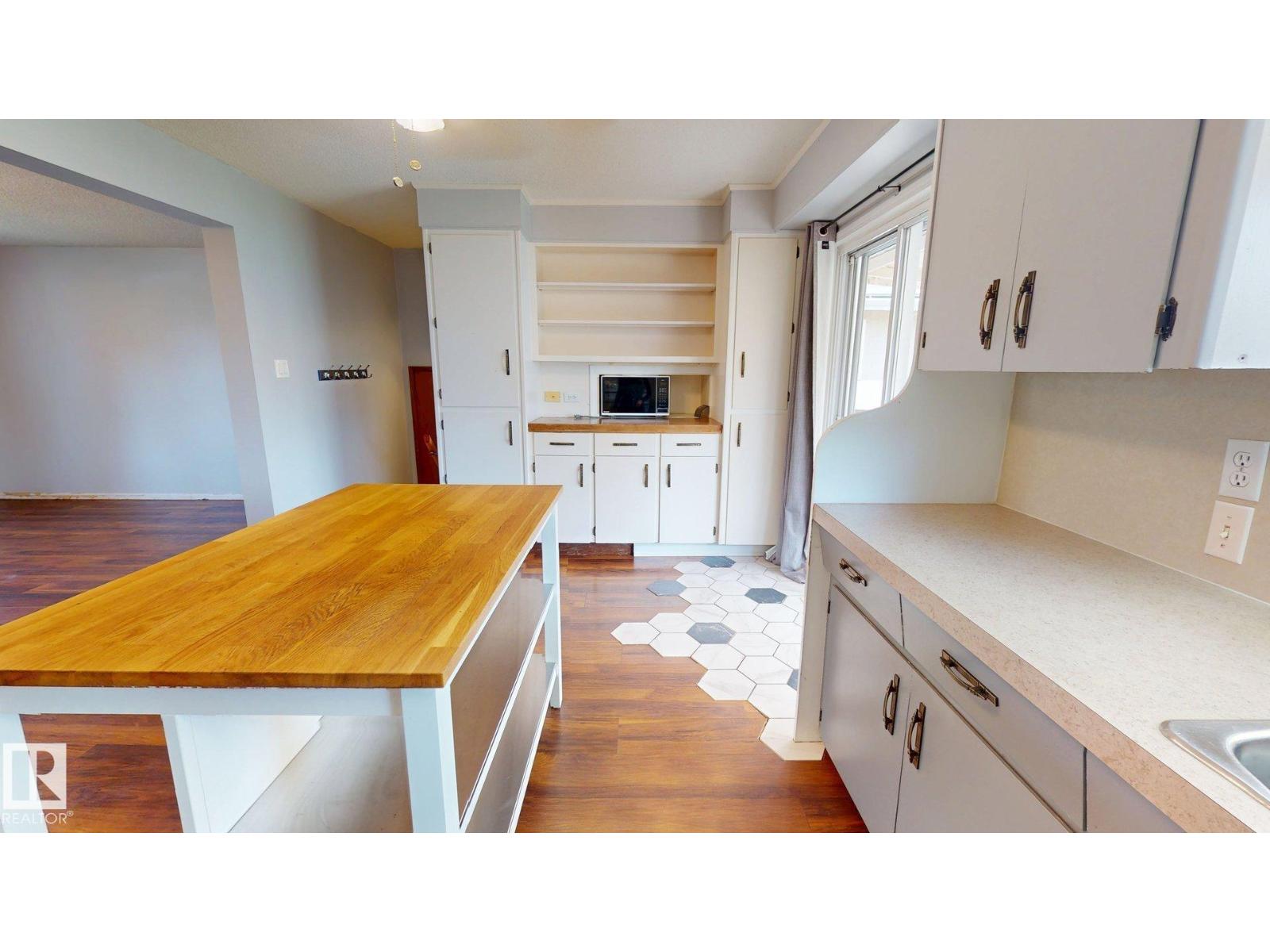 10661 152 ST NW