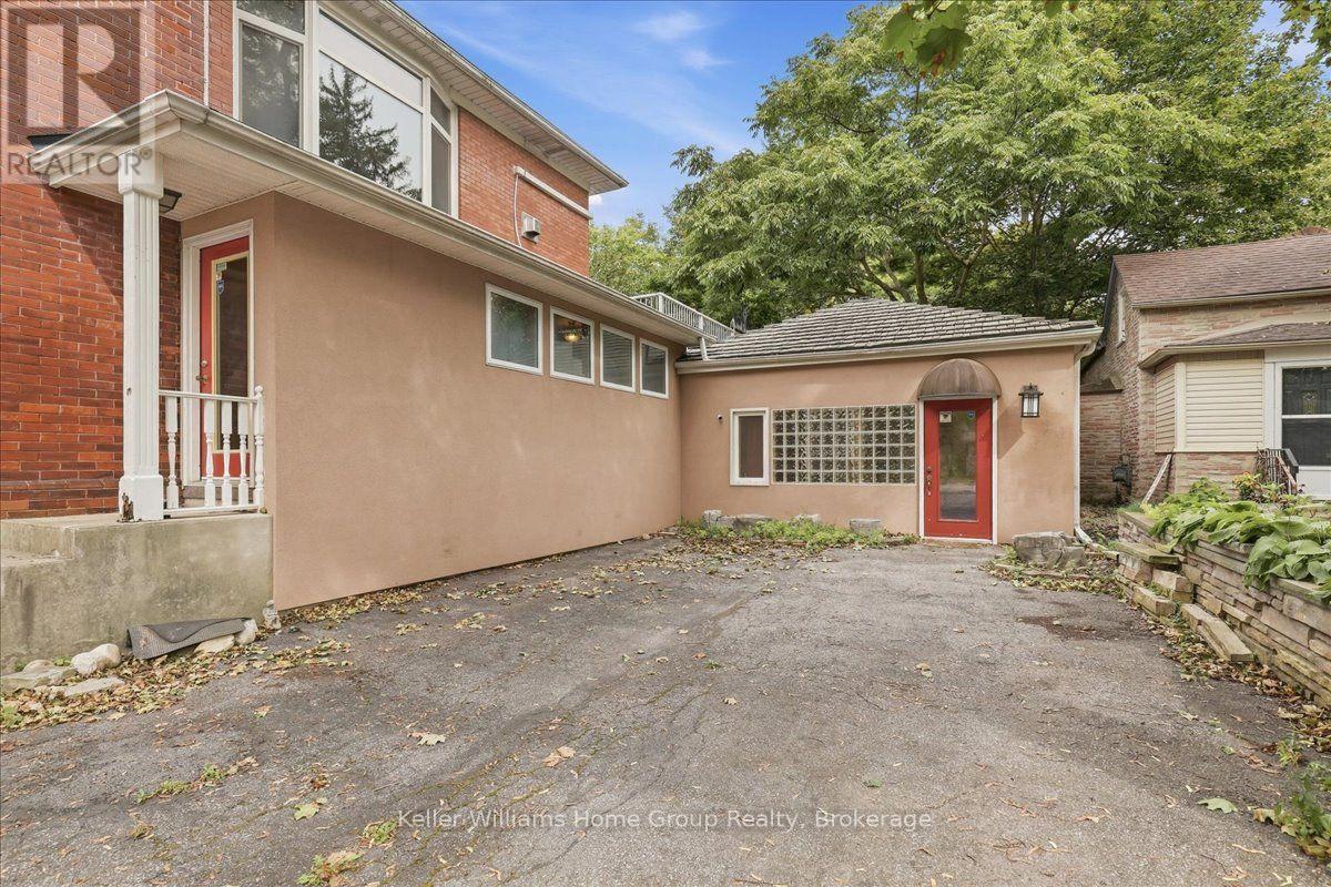 401 LAUREL STREET