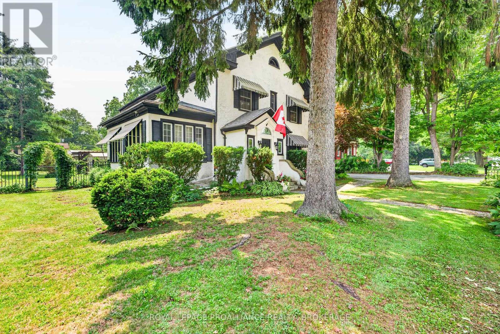 223 KING STREET W