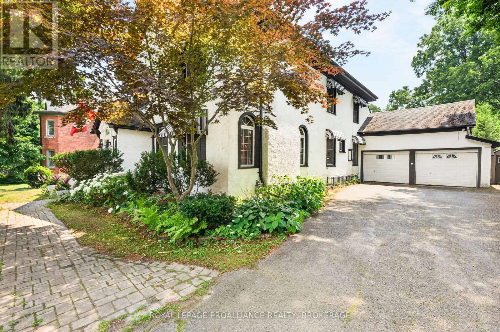 223 KING STREET W