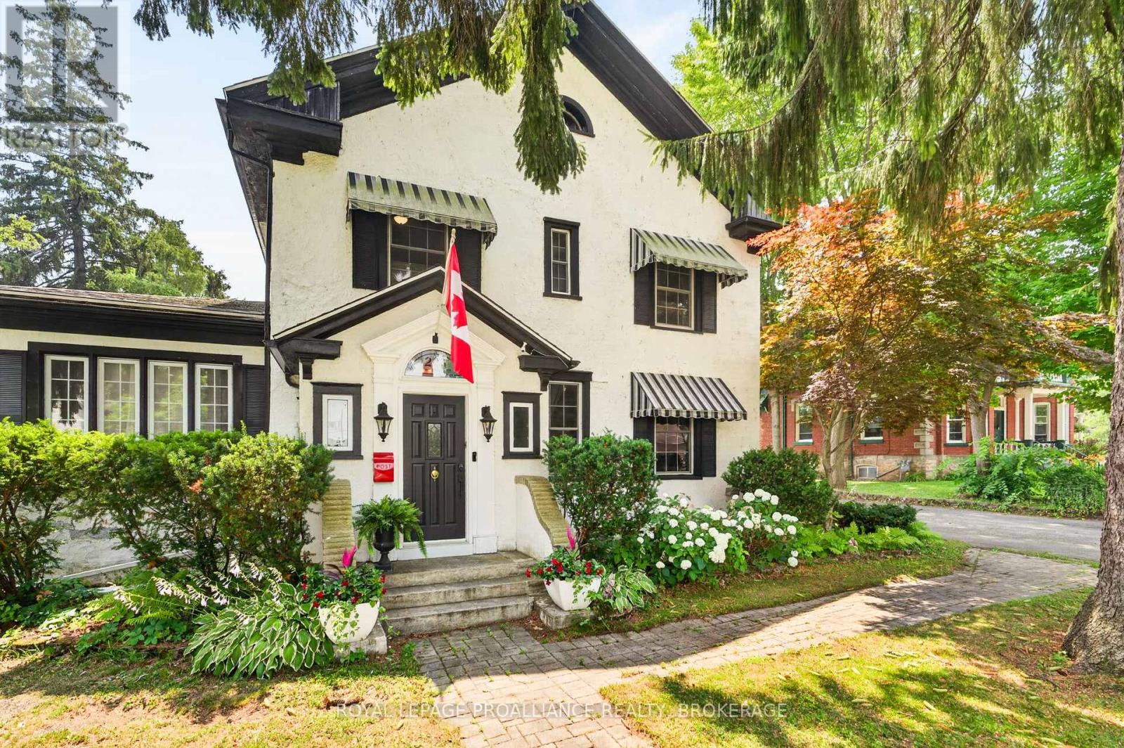223 KING STREET W