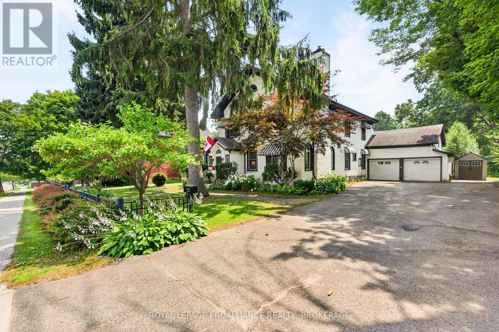 223 KING STREET W