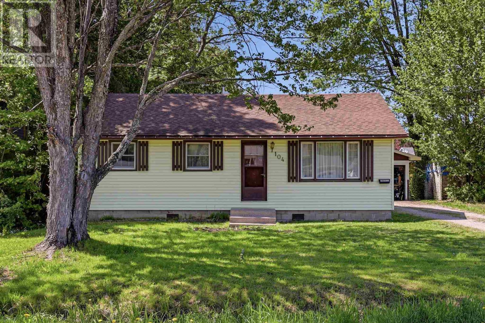 104 Eastern AVE - Photo 2