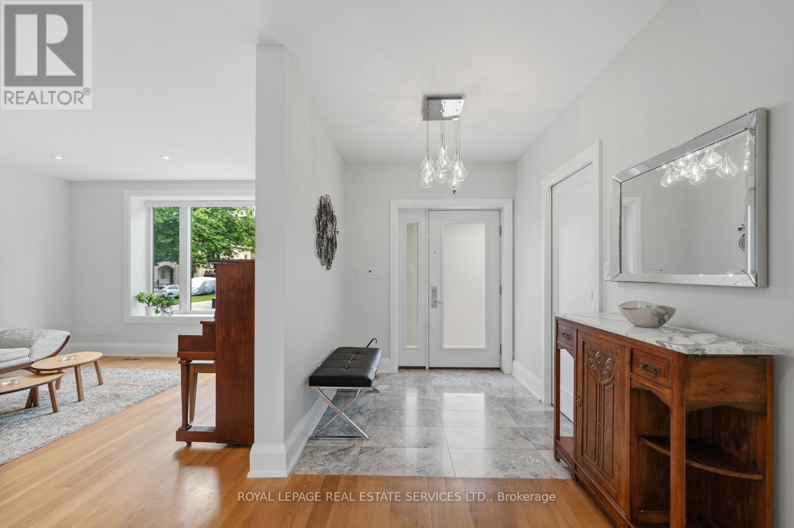 8 FIRWOOD CRESCENT