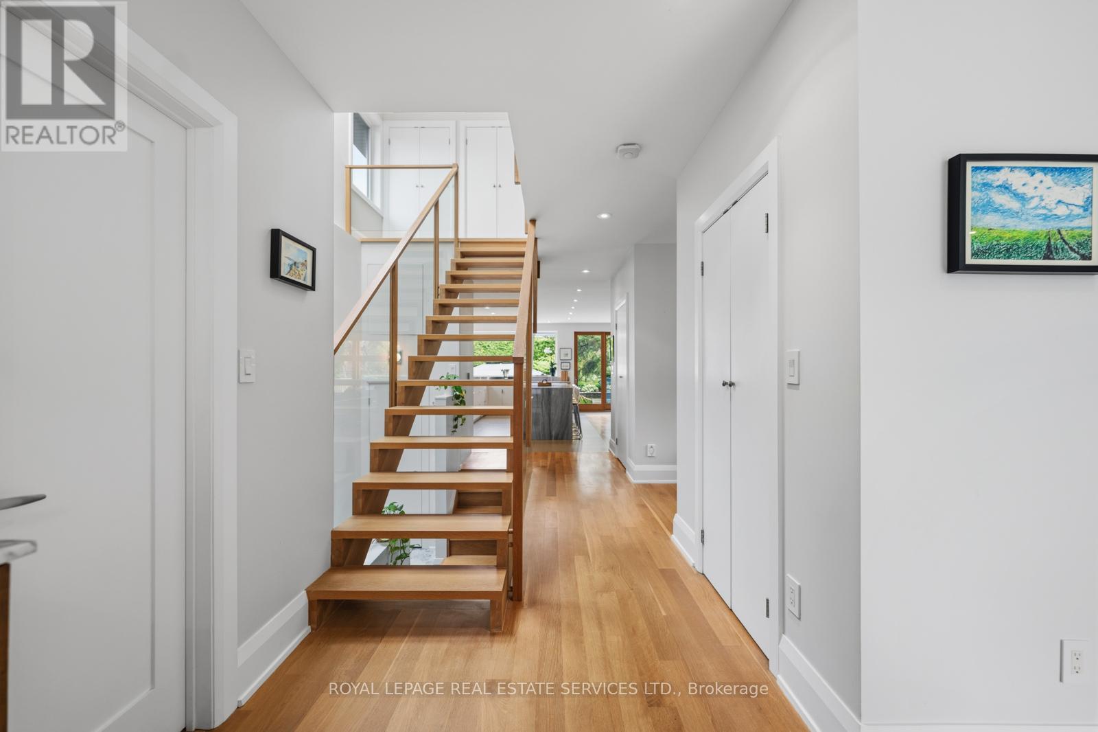 8 FIRWOOD CRESCENT