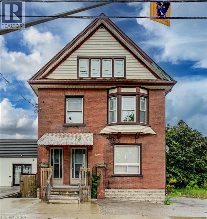 698 KING Street W