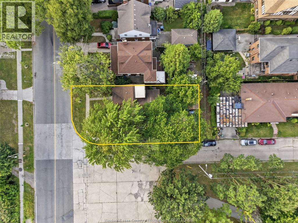 2292 DOUGALL AVENUE