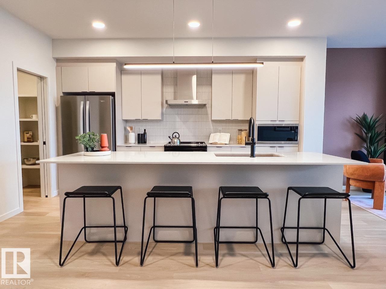 22616 85 AV NW