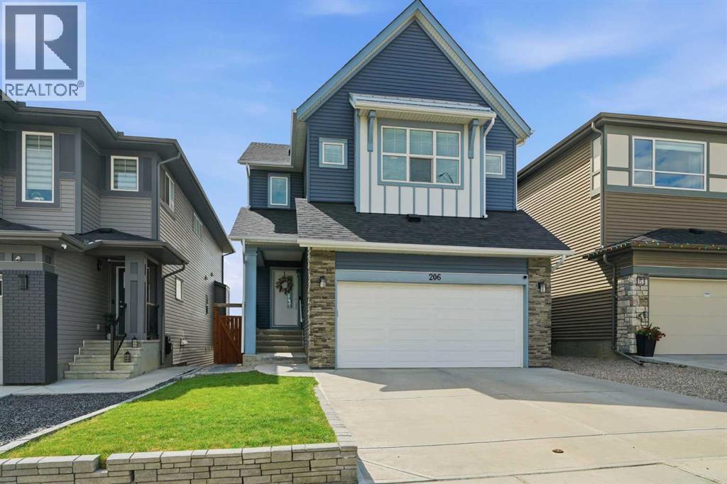 206 Lucas Crescent NW