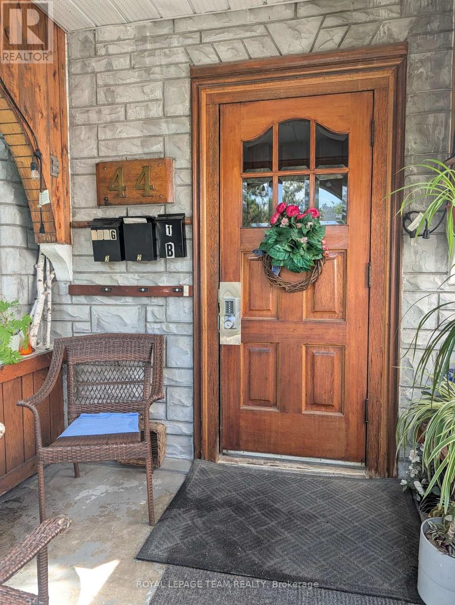 UNIT 2 - 44 SPADINA AVENUE
