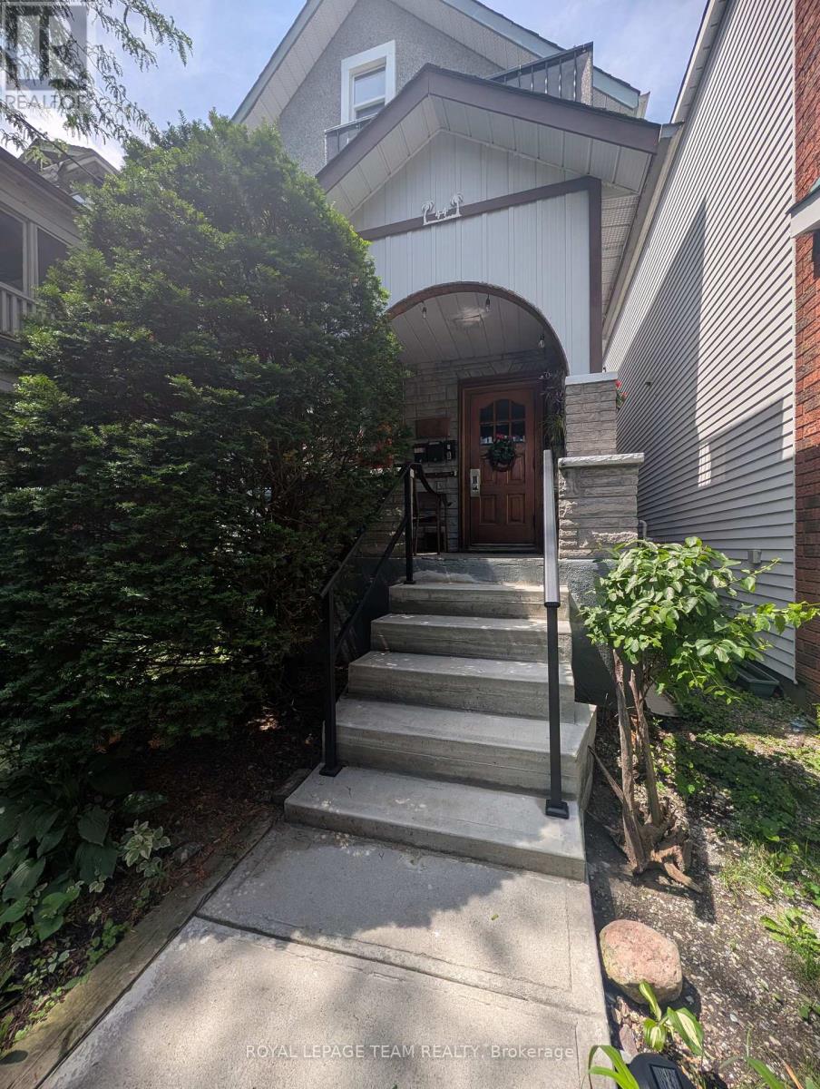 UNIT 2 - 44 SPADINA AVENUE