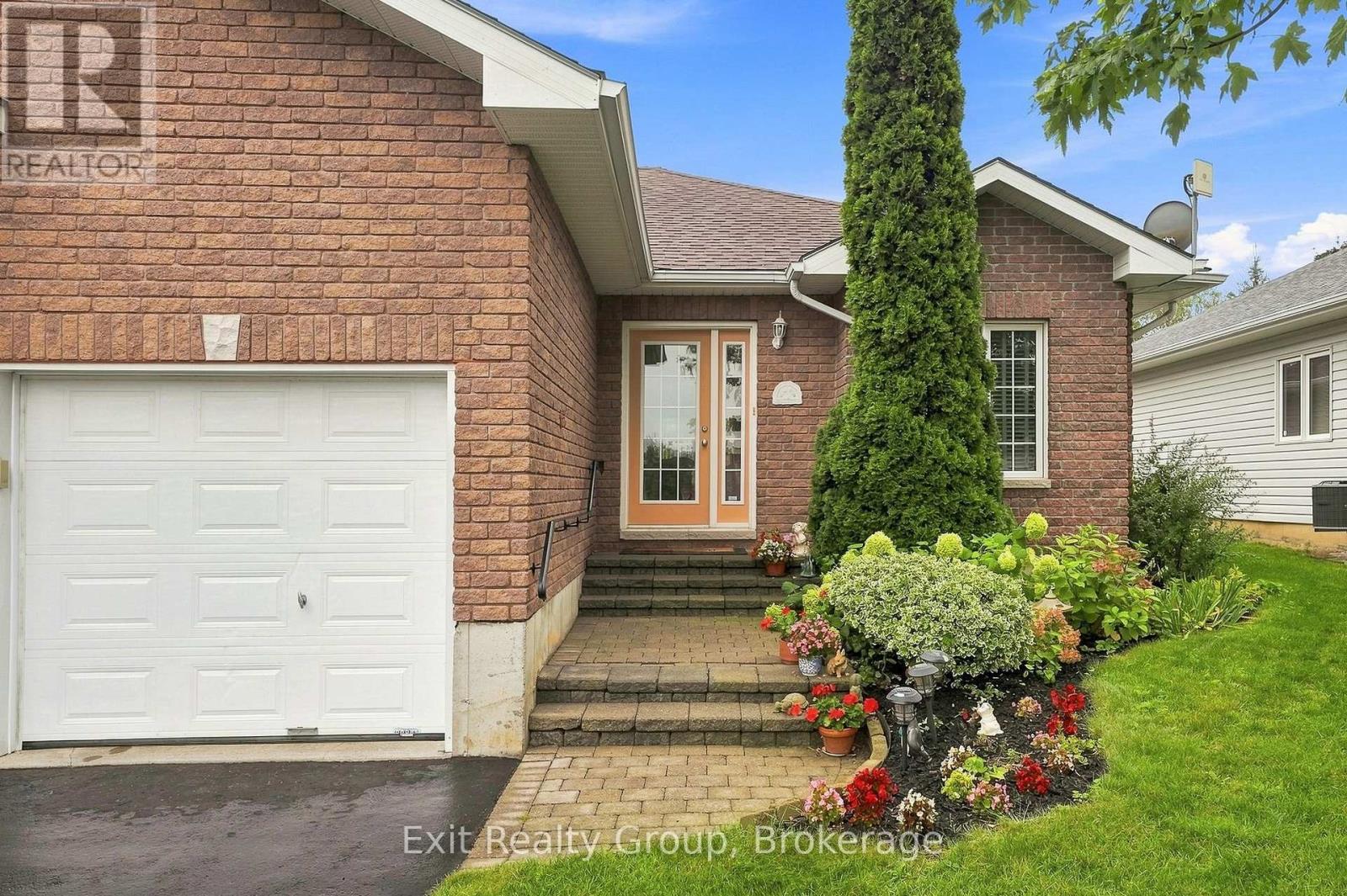 26 ALETHA DRIVE - Photo 4