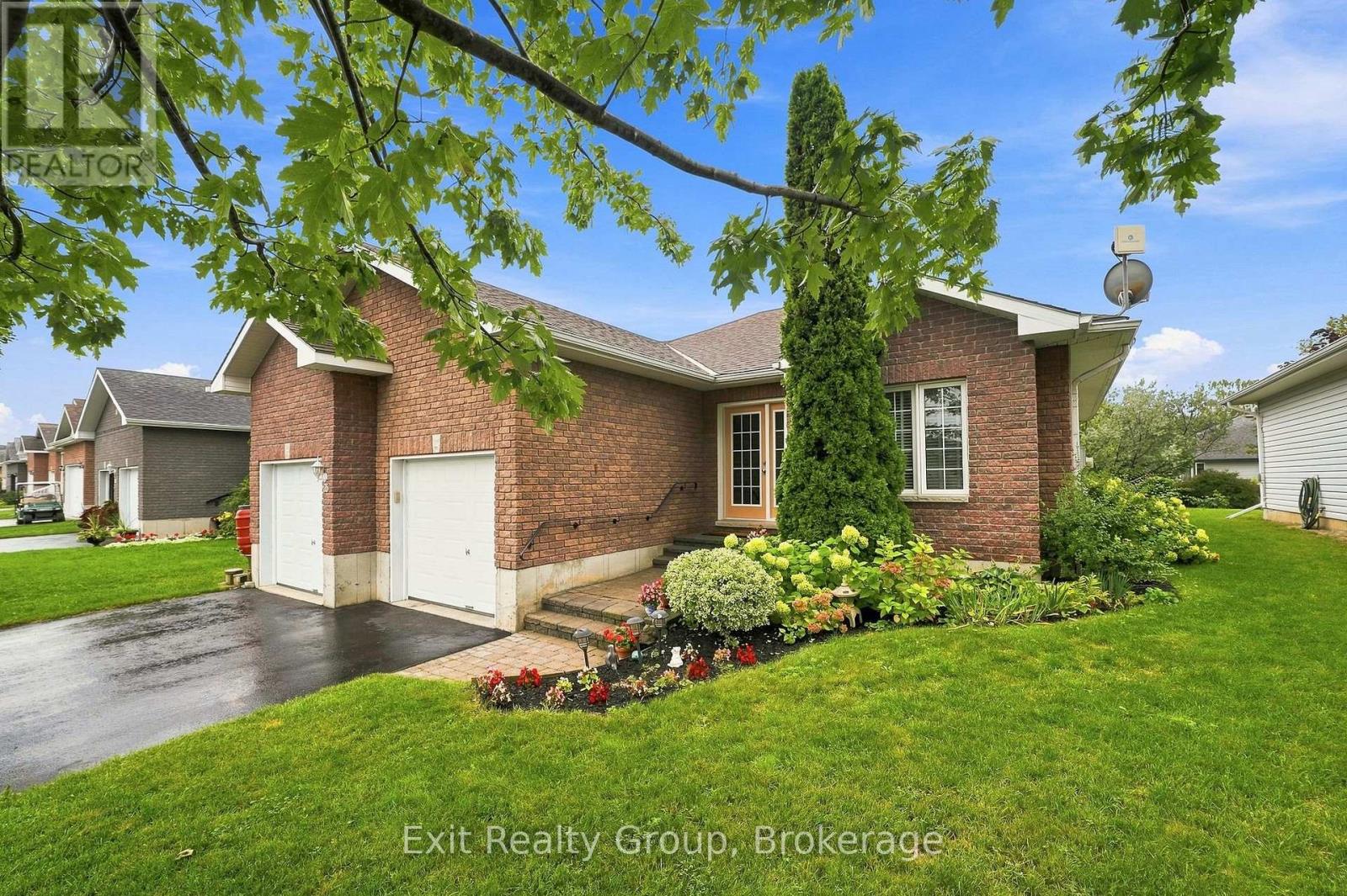 26 ALETHA DRIVE - Photo 2