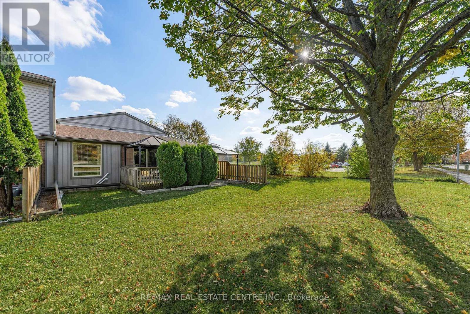 4 - 700 ERINBROOK DRIVE