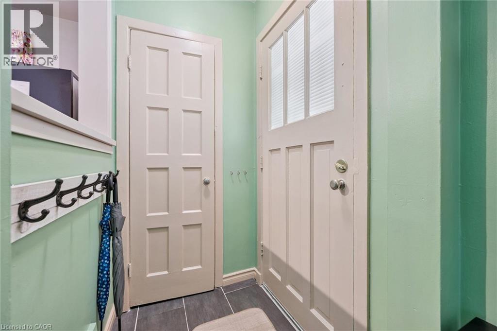 114 LORNE Crescent