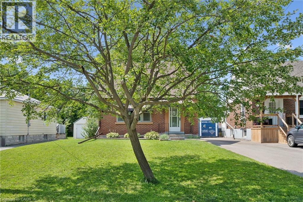 114 LORNE Crescent