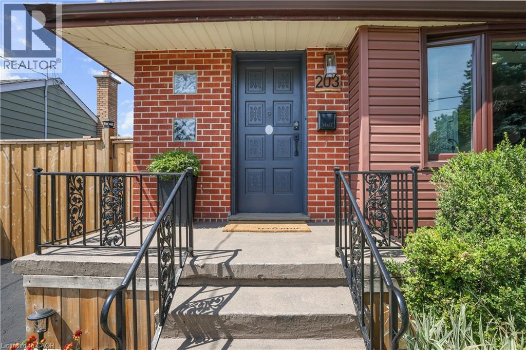 203 MERLIN Crescent