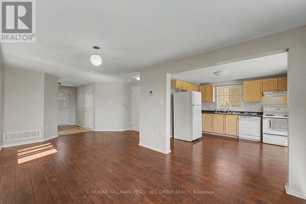 24 Dunsmore Lane, Barrie (Georgian Drive), ON 3