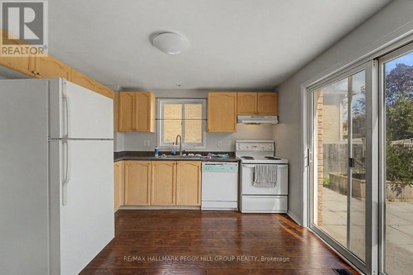 24 Dunsmore Lane, Barrie (Georgian Drive), ON 4
