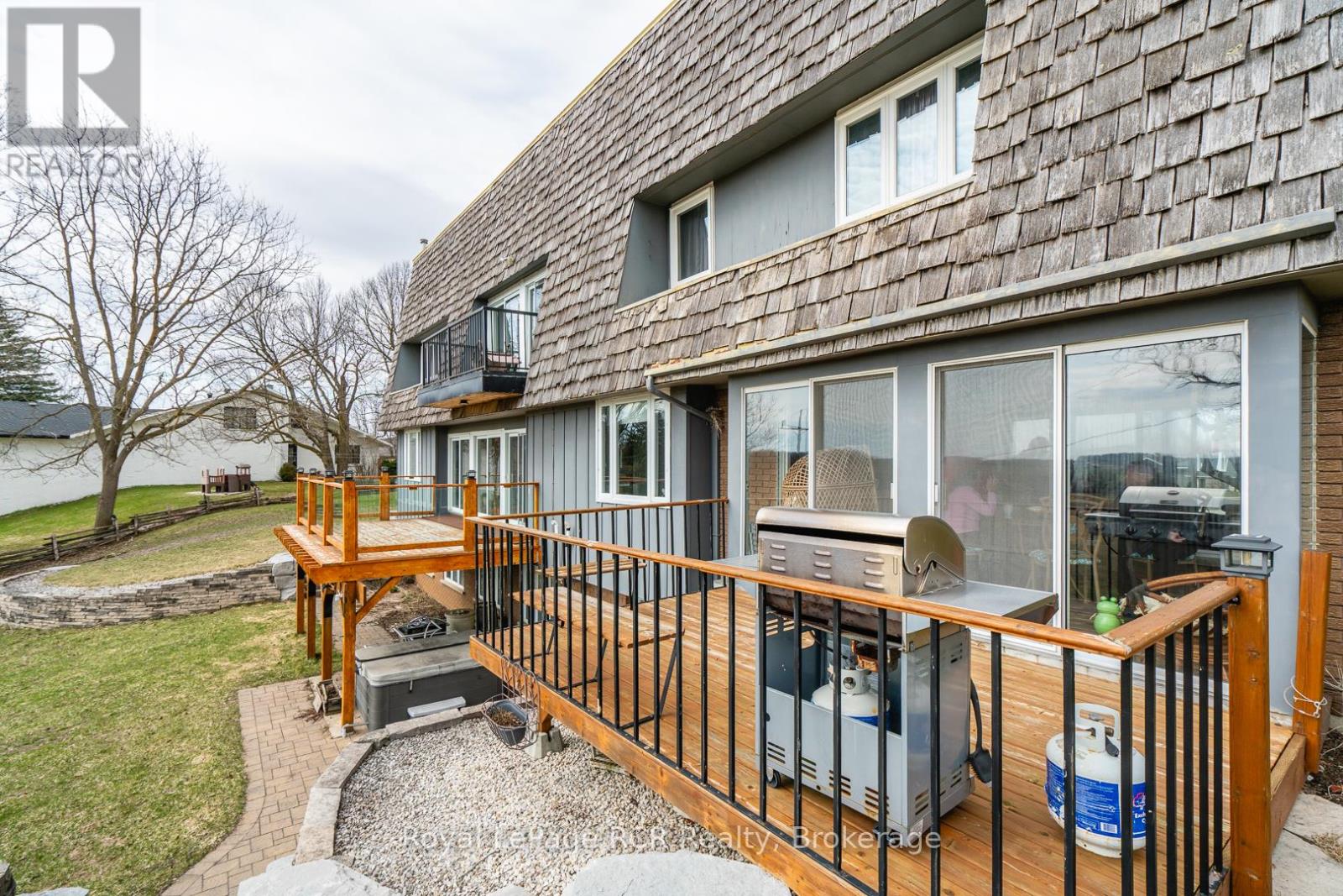 136 4TH AVENUE