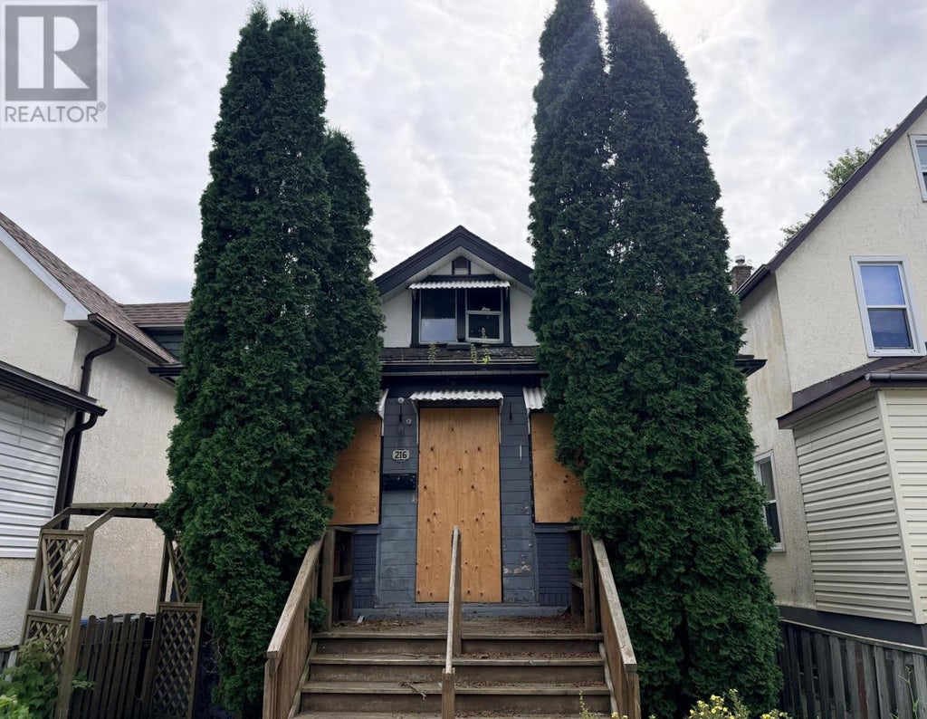 216 ROWAND ST