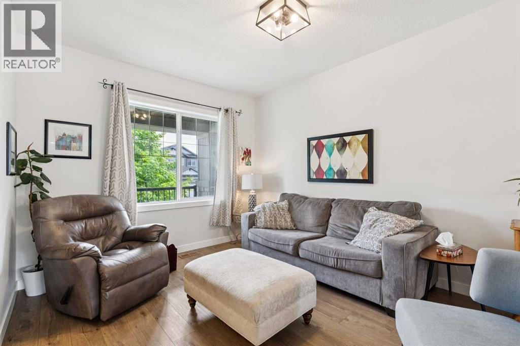 198 Legacy Reach Crescent SE
