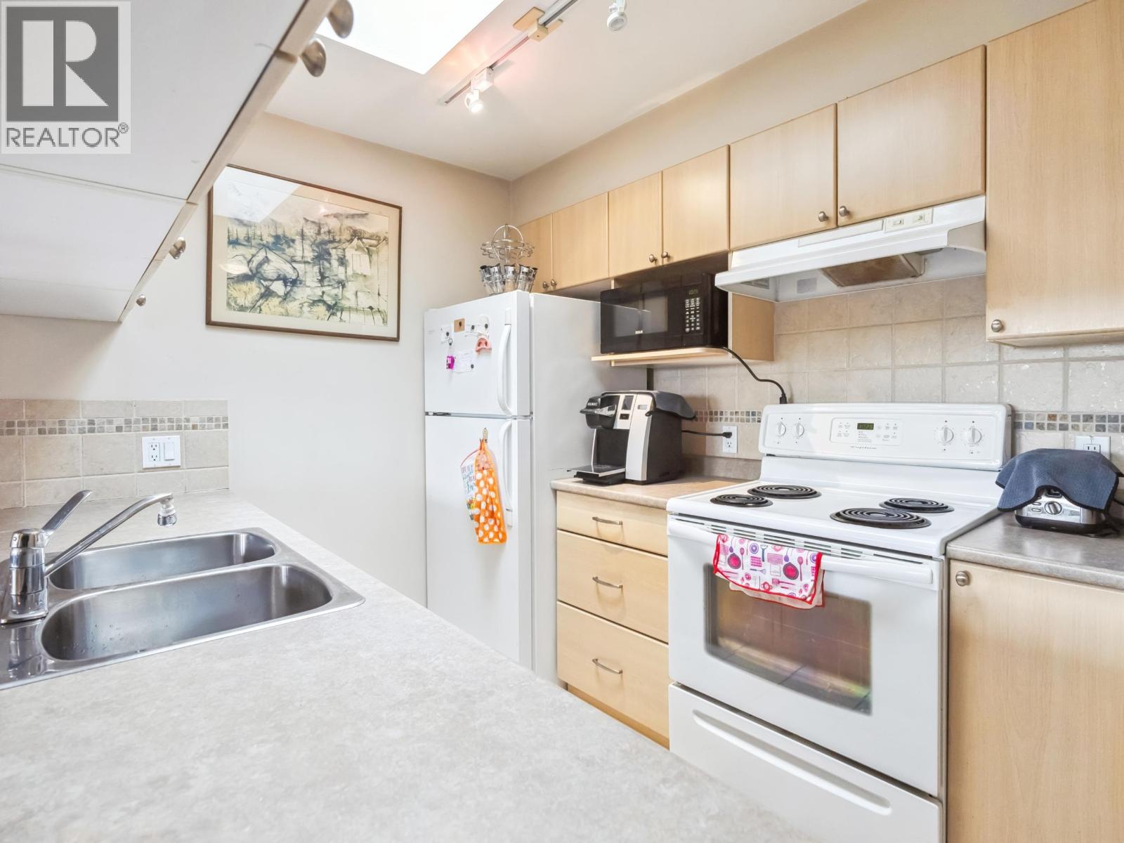 416 2891 E HASTINGS STREET